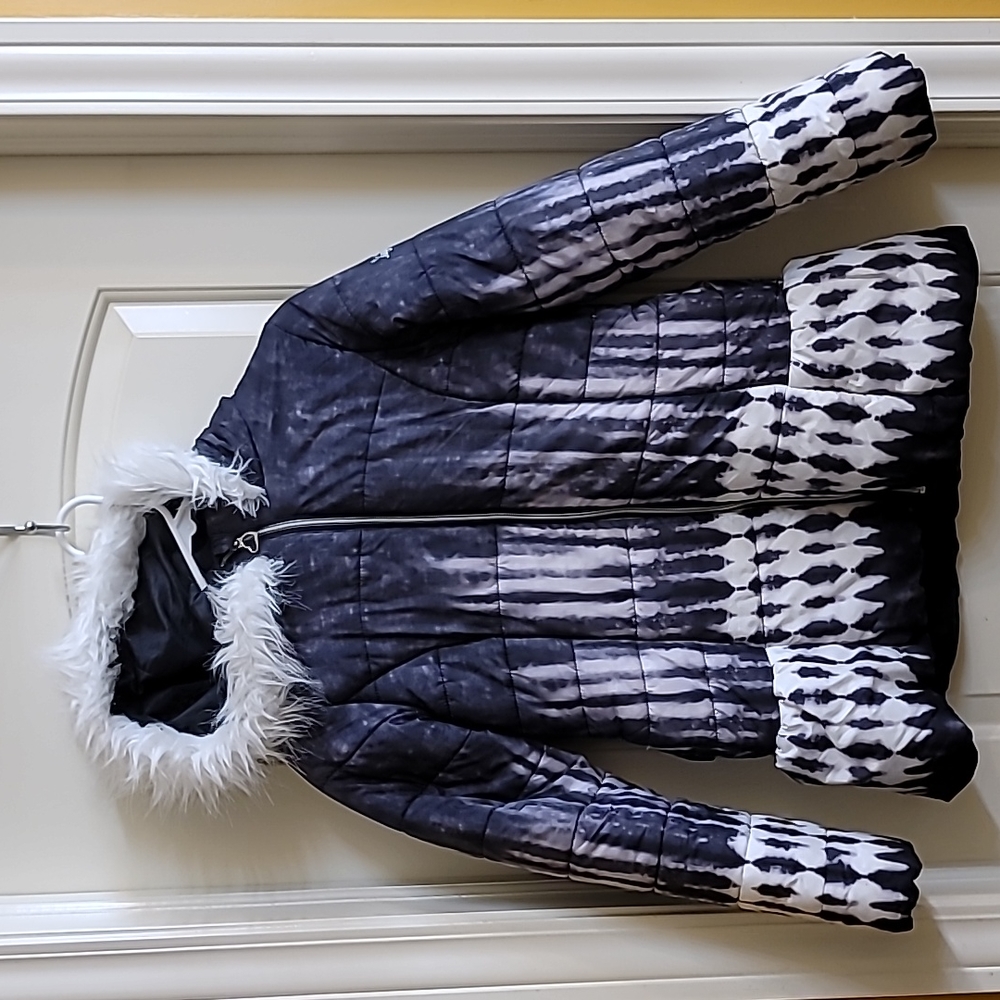 Amy Byer Junior Puffer Jacket size XL/16 heart zipper pull